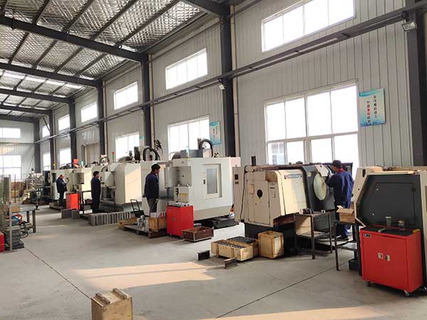 配件數(shù)控加工中心(圖2) 聚氨酯噴涂機配件數(shù)控生產(chǎn)中心