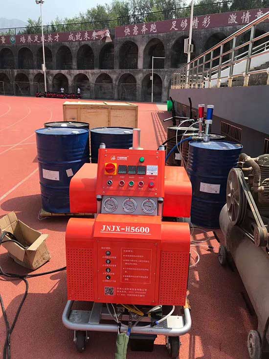 聚脲怎么施工?聚脲詳細(xì)的施工流程是什么?(圖1) 體育看臺(tái)聚脲施工案例