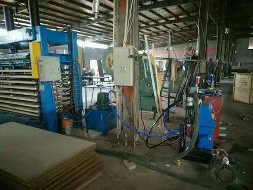 門(mén)板填充發(fā)泡模具澆注聚氨酯 發(fā)泡機(jī)器(圖1) 門(mén)板填充發(fā)泡模具澆注聚氨酯 Q2600發(fā)泡機(jī)器