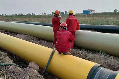 聚氨酯保溫材料管道補(bǔ)口施工專用噴涂設(shè)備(圖2) 聚氨酯保溫材料管道補(bǔ)口施工