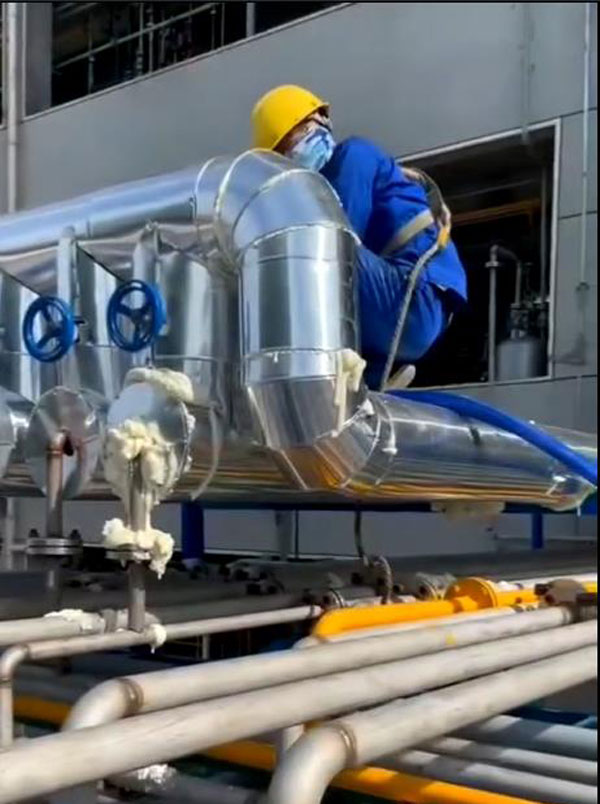 聚氨酯現場發(fā)泡(圖3) 聚氨酯現場發(fā)泡管道保溫澆注成型