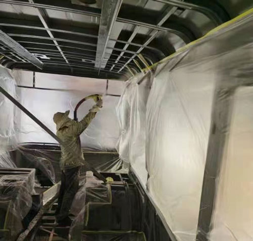 聚氨酯噴涂機 全車保溫噴涂聚氨酯泡沫(圖3) 全車保溫噴涂聚氨酯泡沫現(xiàn)場