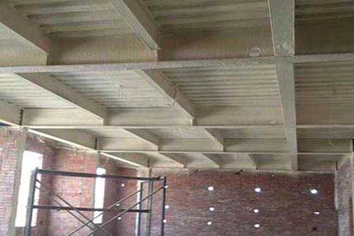 冷庫噴涂機(jī) 聚氨酯小型高壓設(shè)備(圖2) 冷庫噴涂現(xiàn)場發(fā)泡