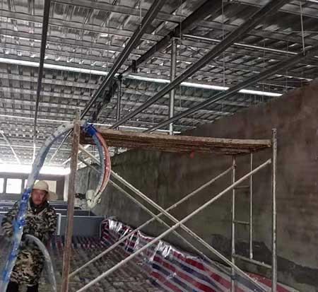 養(yǎng)殖場(chǎng)頂棚聚氨酯發(fā)泡(圖4) 養(yǎng)殖場(chǎng)頂棚聚氨酯發(fā)泡